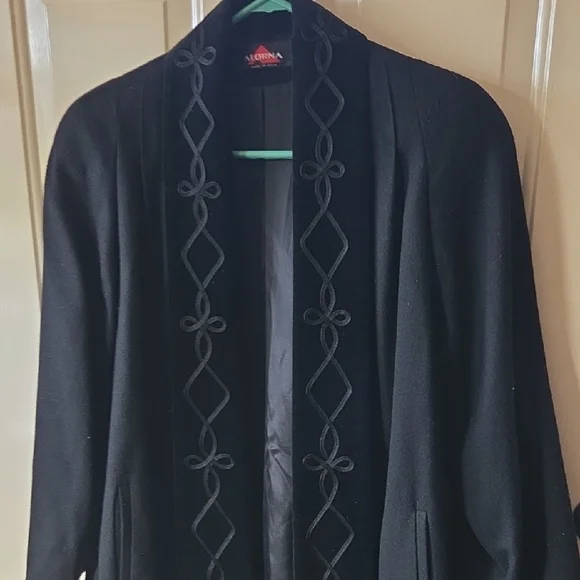 Elegant Vintage Black Wool Alorna Coat - Picture 3 of 5